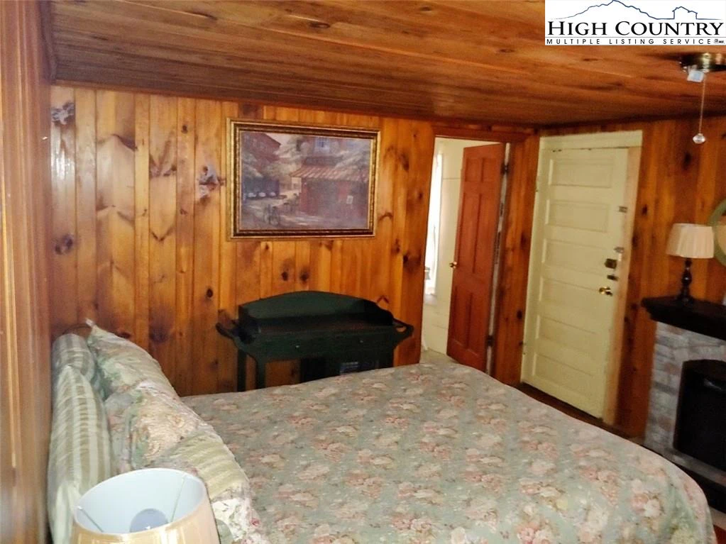 Image number 13 for the current listing