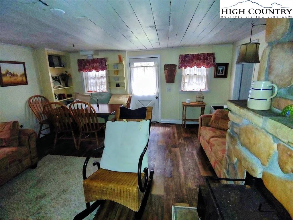 Image number 12 for the current listing