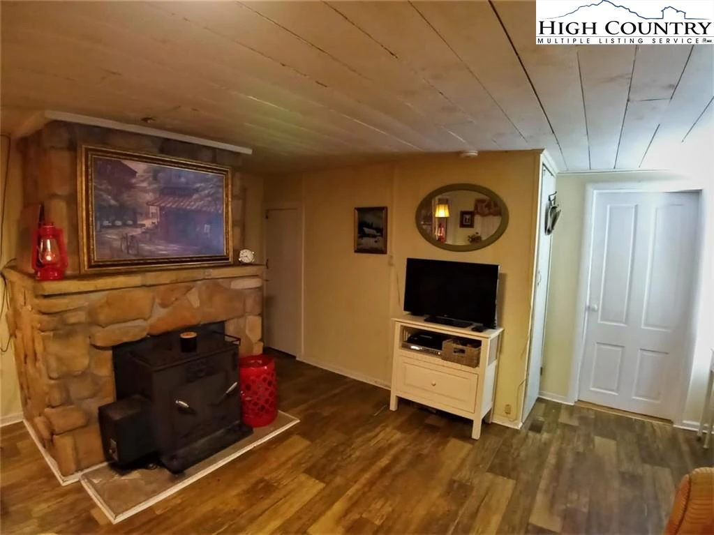 Image number 7 for the current listing