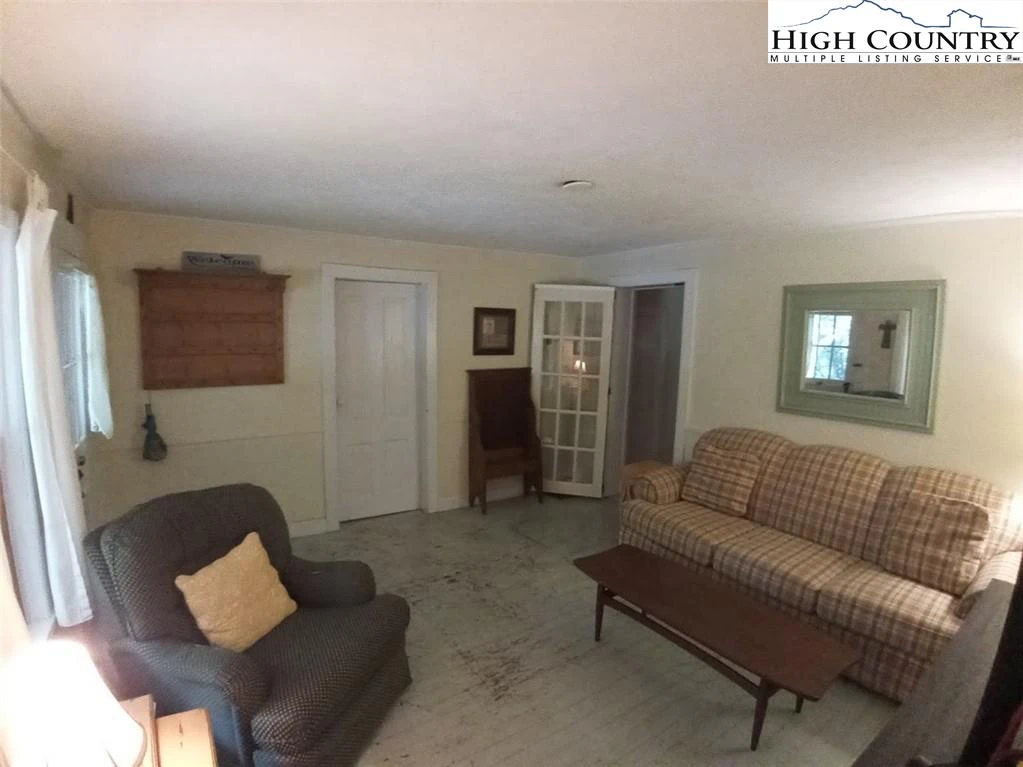 Image number 4 for the current listing