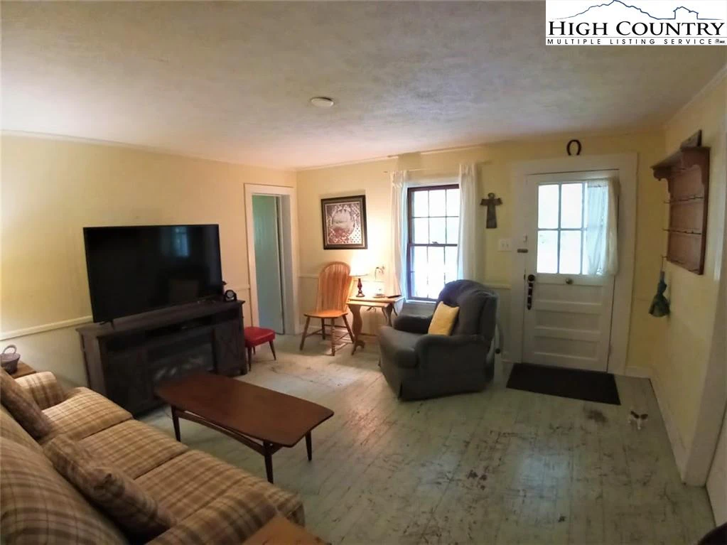 Image number 3 for the current listing