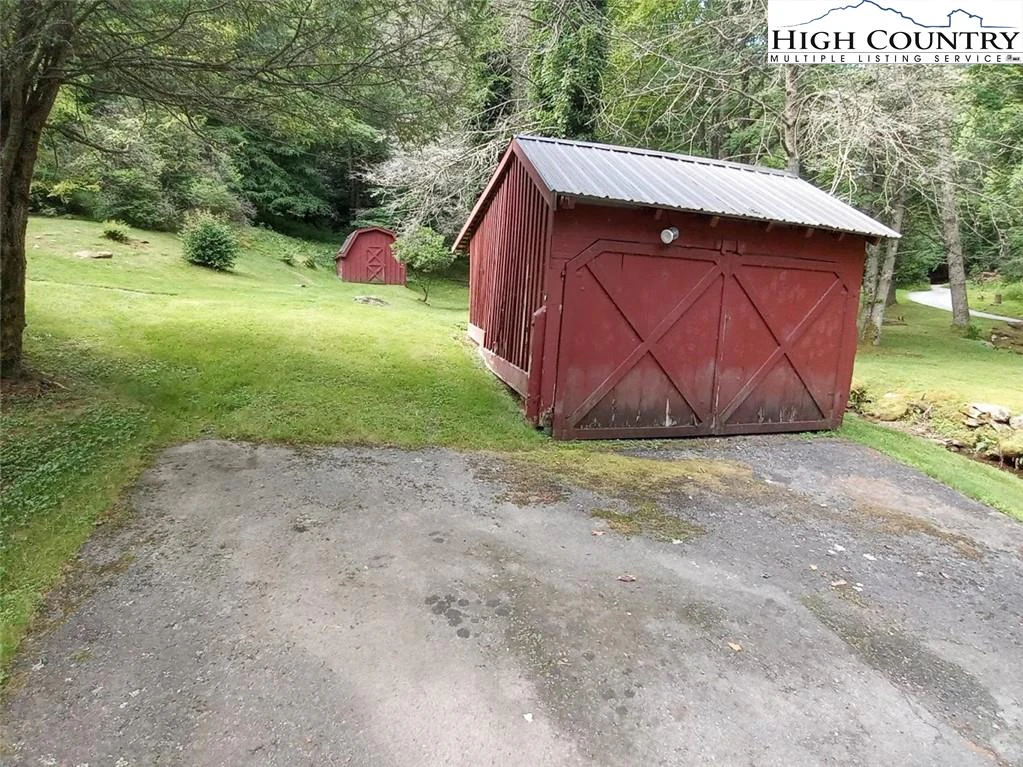 Image number 17 for the current listing