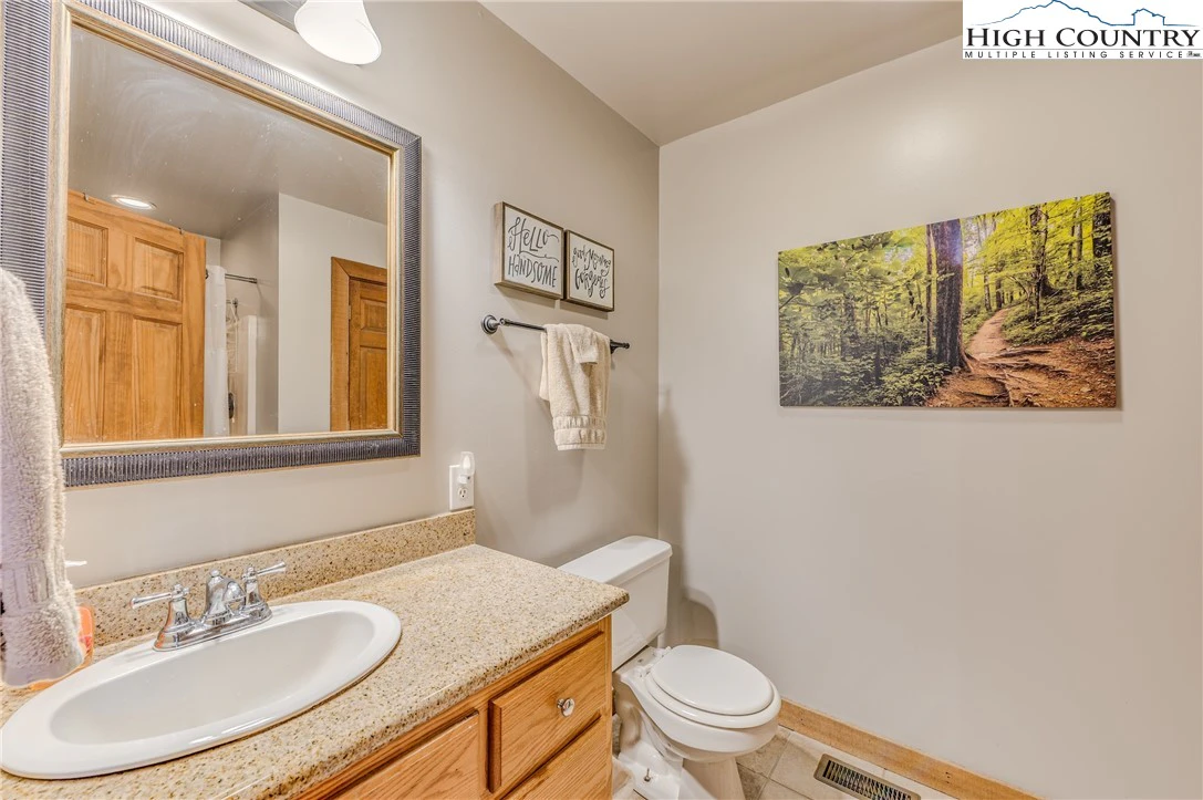 Image number 3 for the current listing