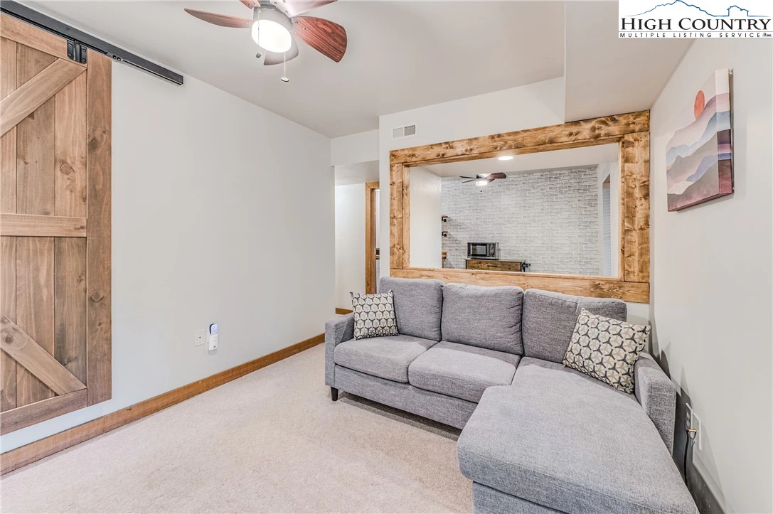 Image number 9 for the current listing