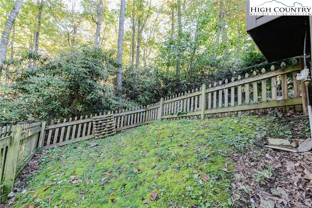Image number 17 for the current listing
