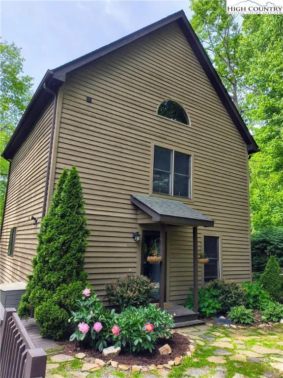 Image number 1 for the current listing