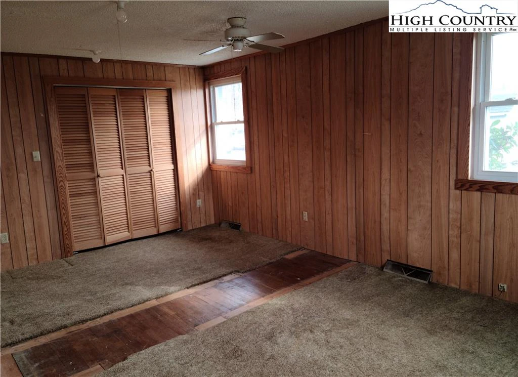 Image number 13 for the current listing