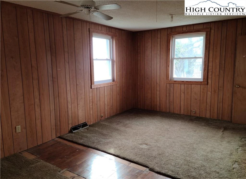 Image number 11 for the current listing