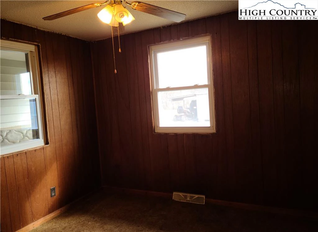 Image number 9 for the current listing