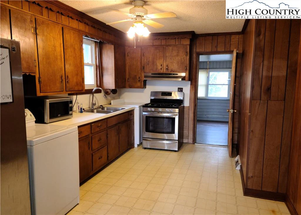 Image number 21 for the current listing