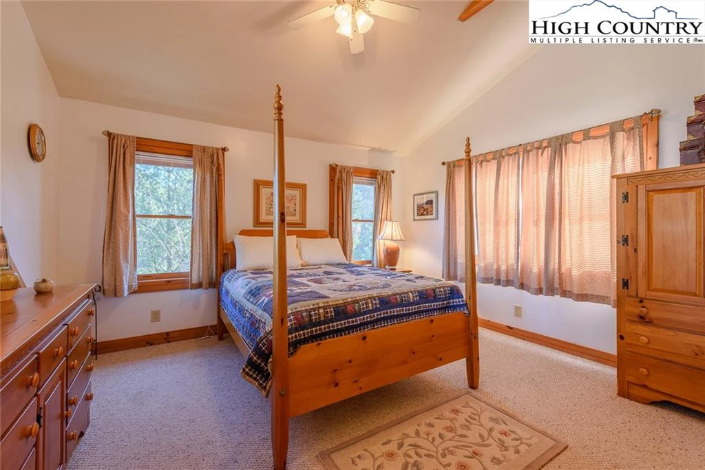 Image number 15 for the current listing