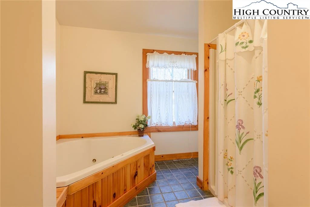 Image number 20 for the current listing