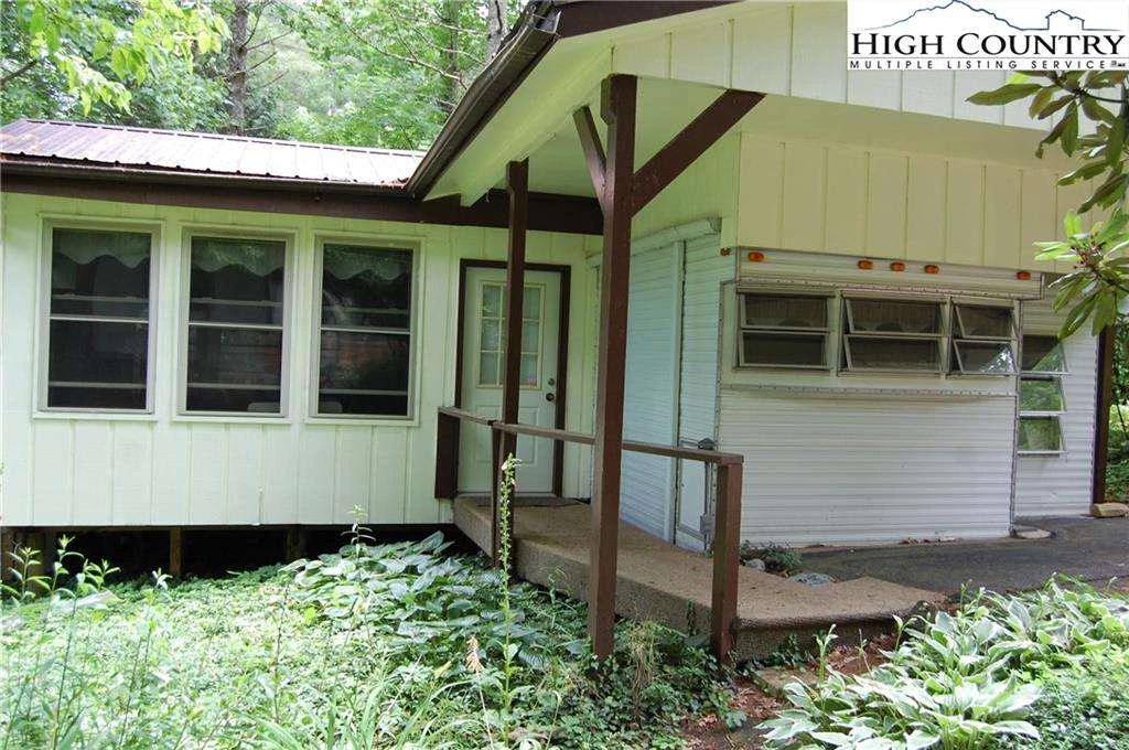Image number 1 for the current listing