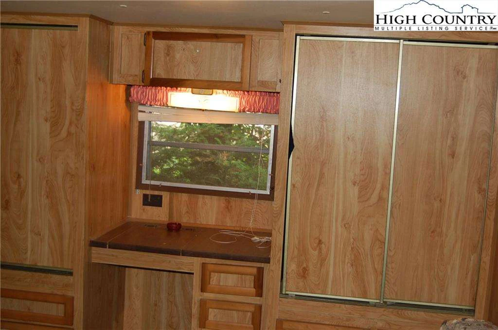 Image number 10 for the current listing