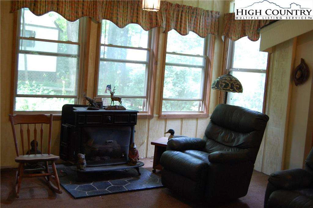 Image number 14 for the current listing