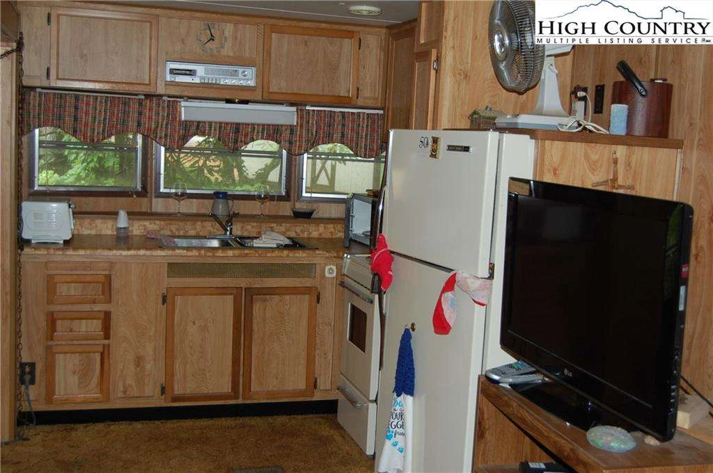 Image number 13 for the current listing