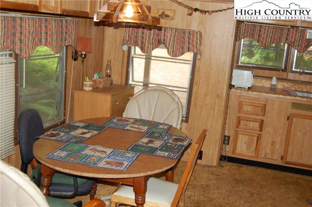 Image number 11 for the current listing