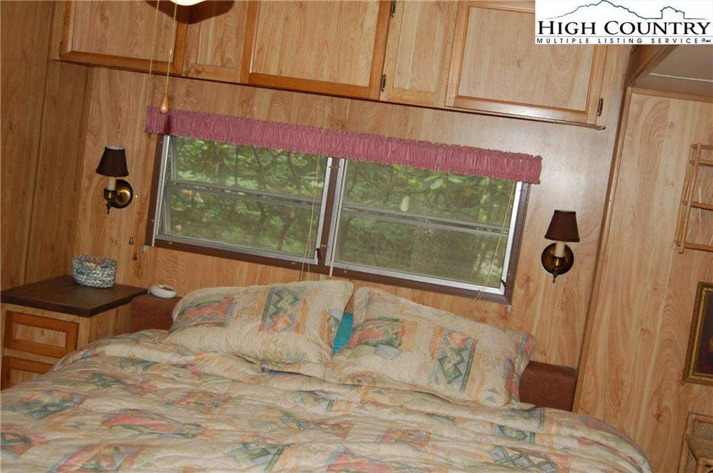 Image number 2 for the current listing