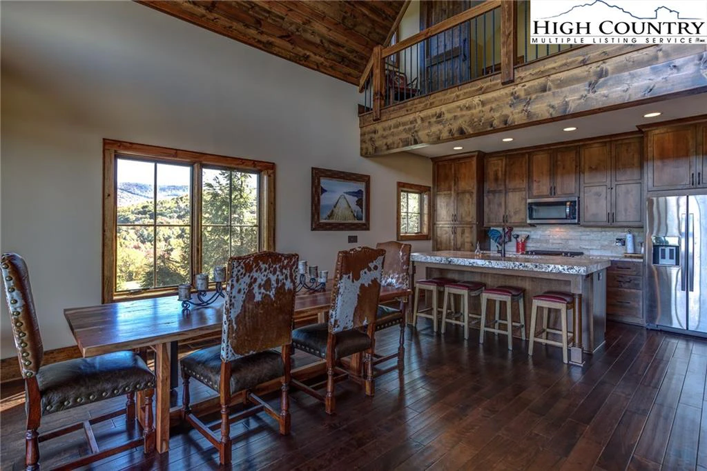 Image number 11 for the current listing