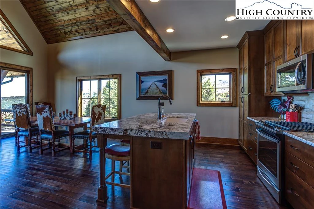 Image number 10 for the current listing