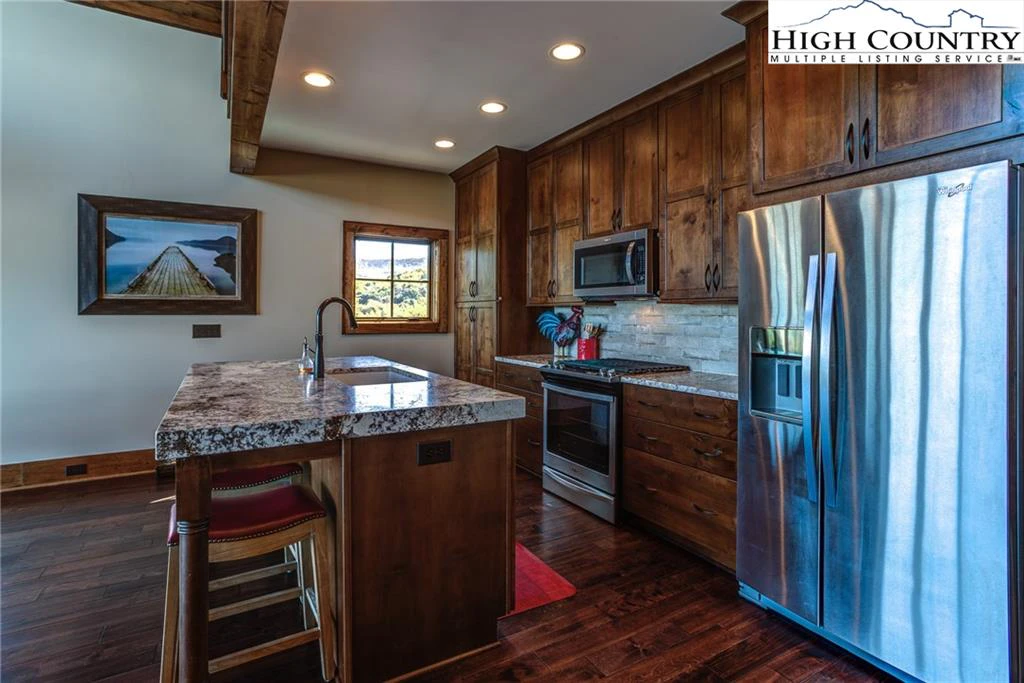 Image number 9 for the current listing