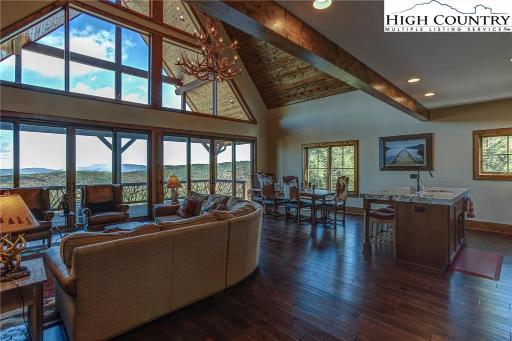 Image number 6 for the current listing