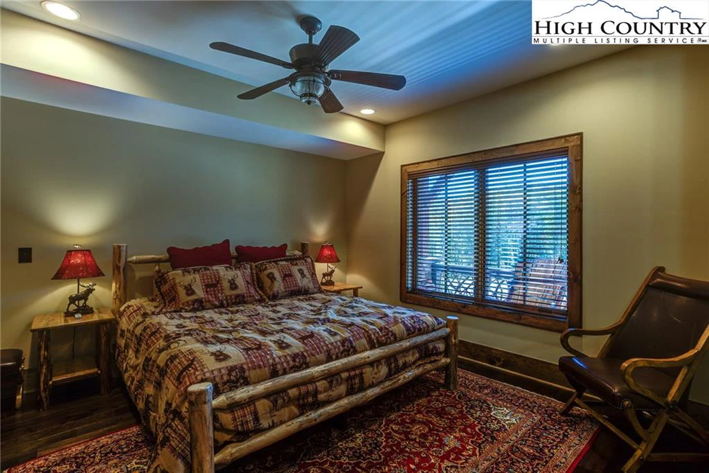 Image number 5 for the current listing
