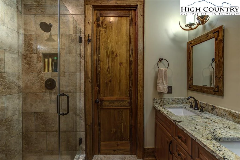 Image number 3 for the current listing