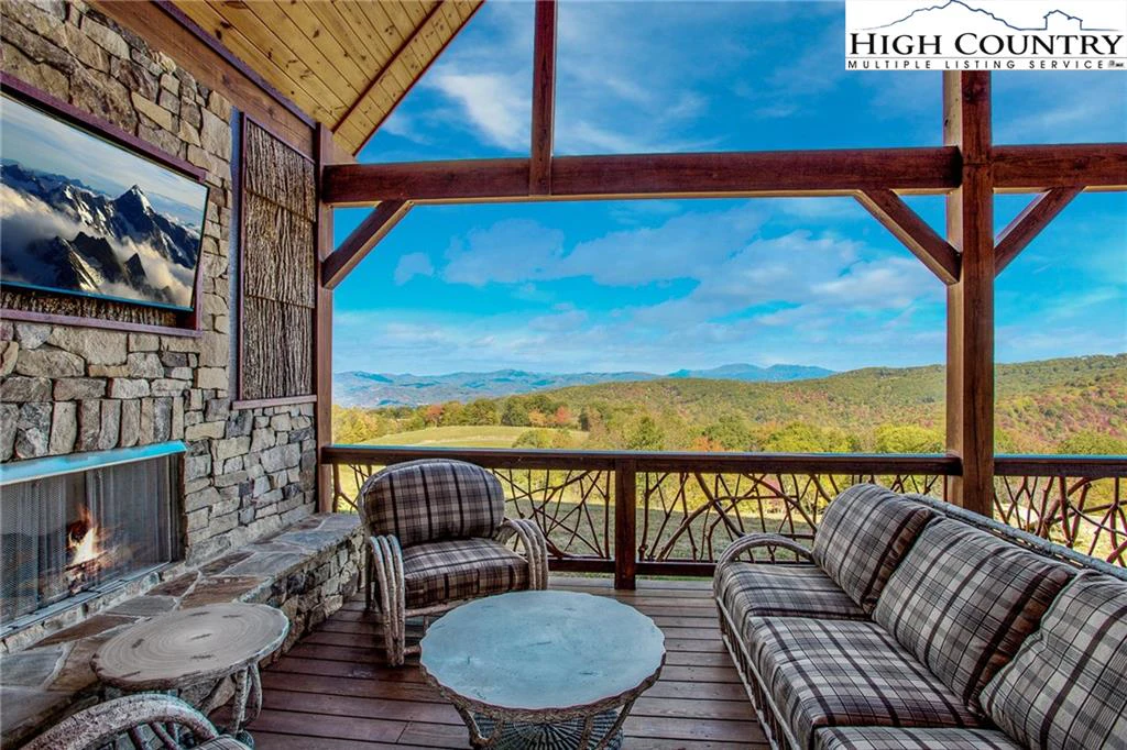 Image number 19 for the current listing