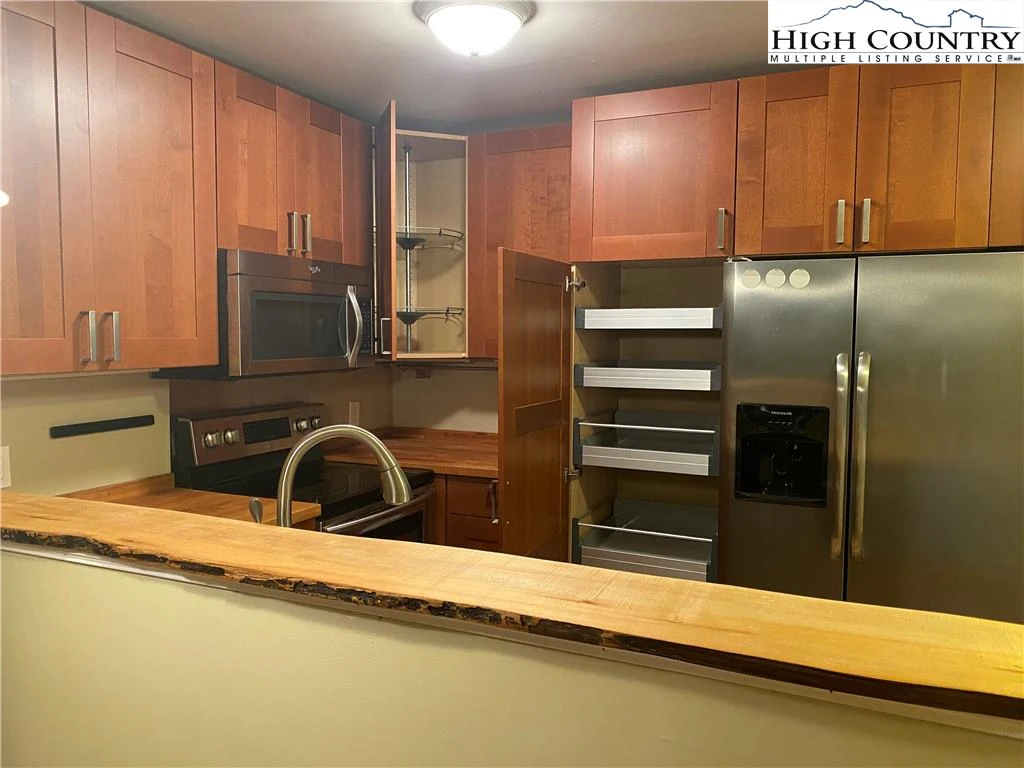 Image number 3 for the current listing