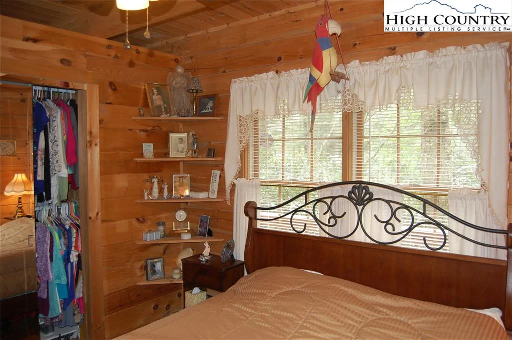 Image number 2 for the current listing