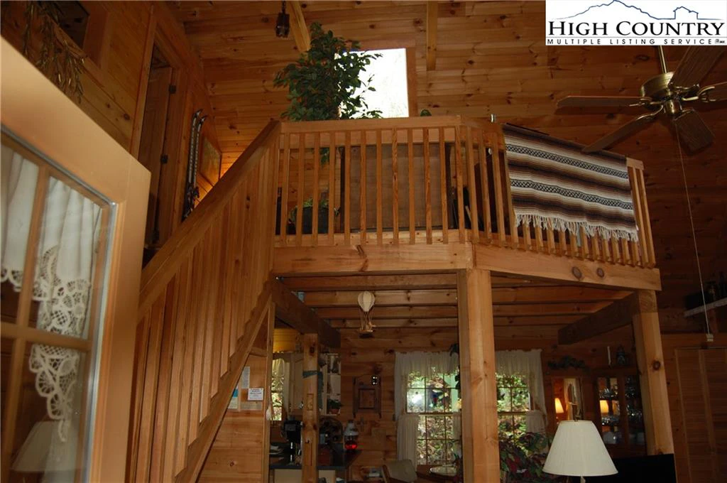 Image number 18 for the current listing