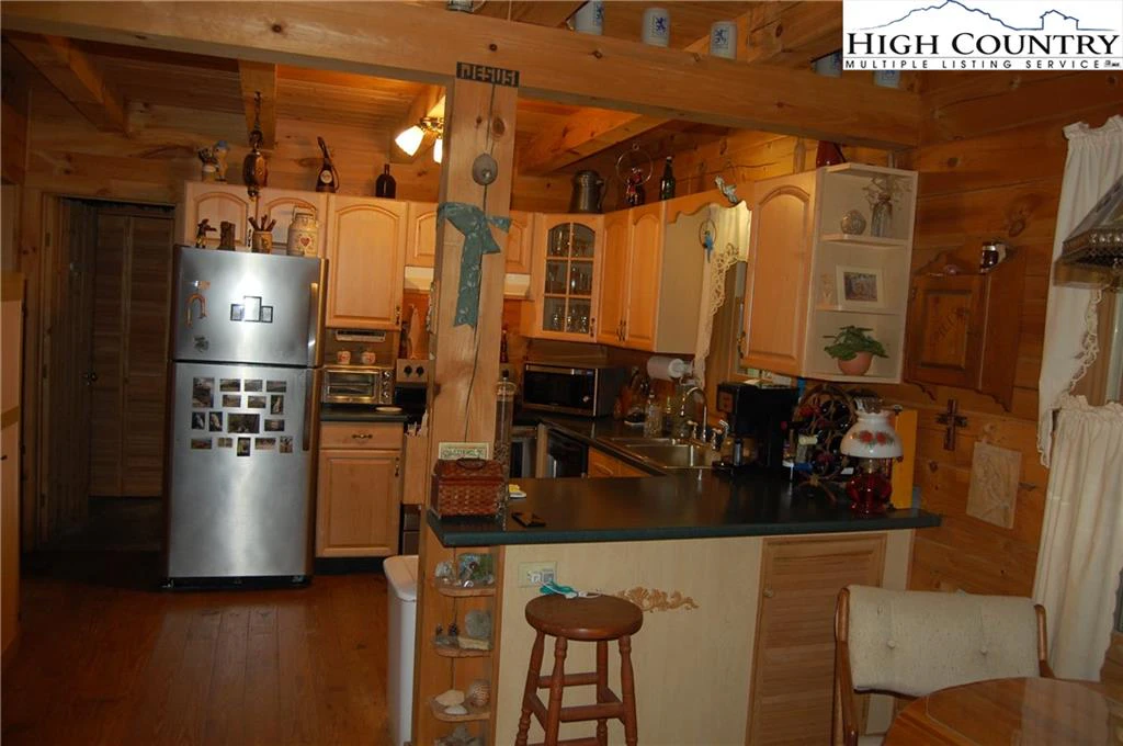 Image number 15 for the current listing