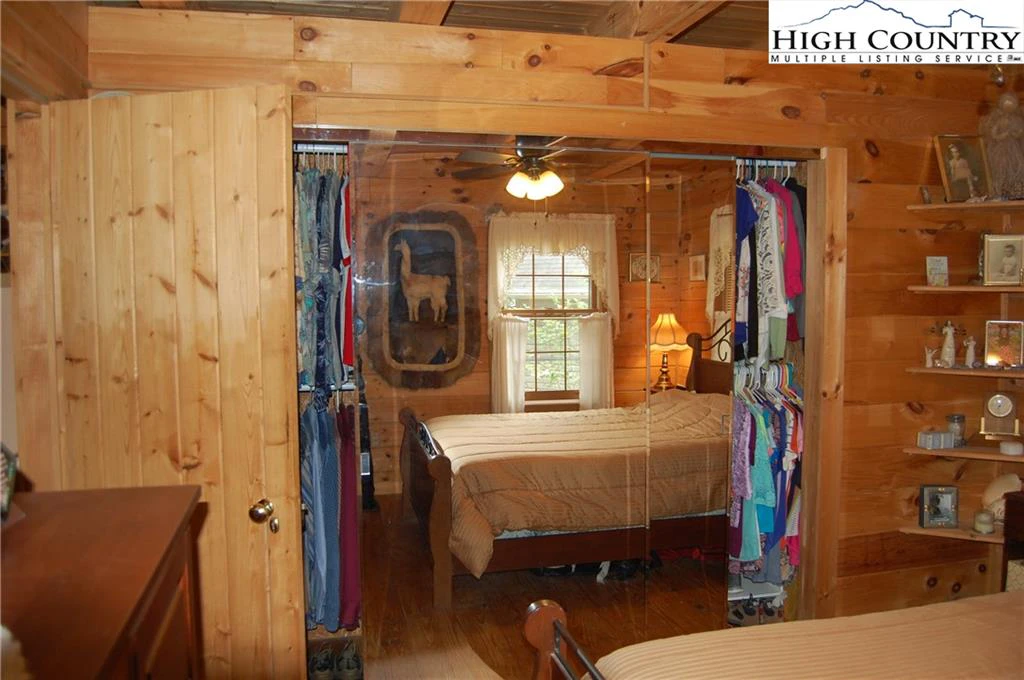 Image number 14 for the current listing