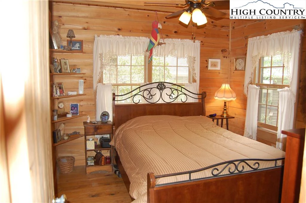 Image number 13 for the current listing