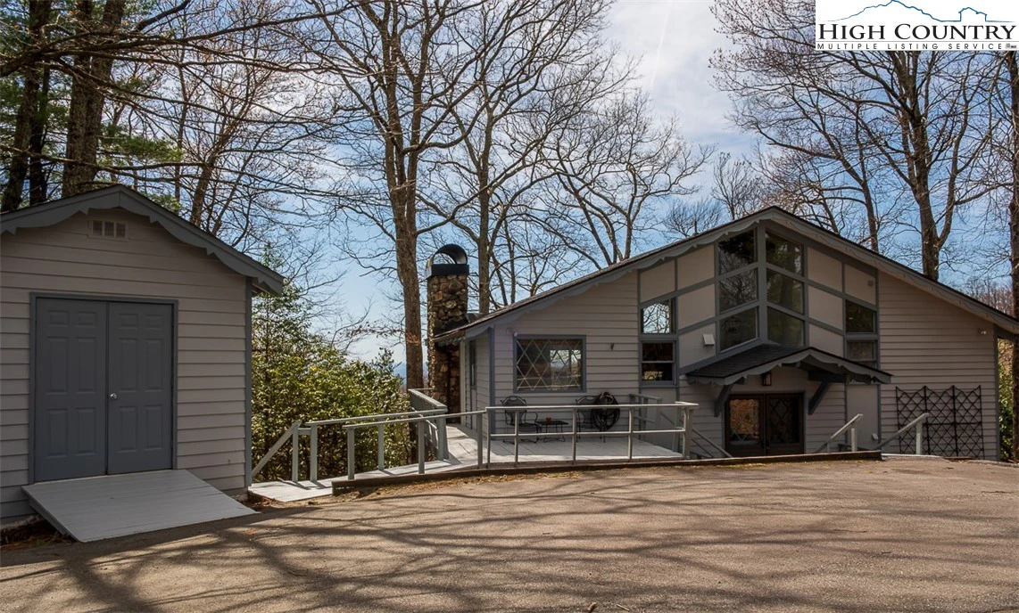 Image number 1 for the current listing