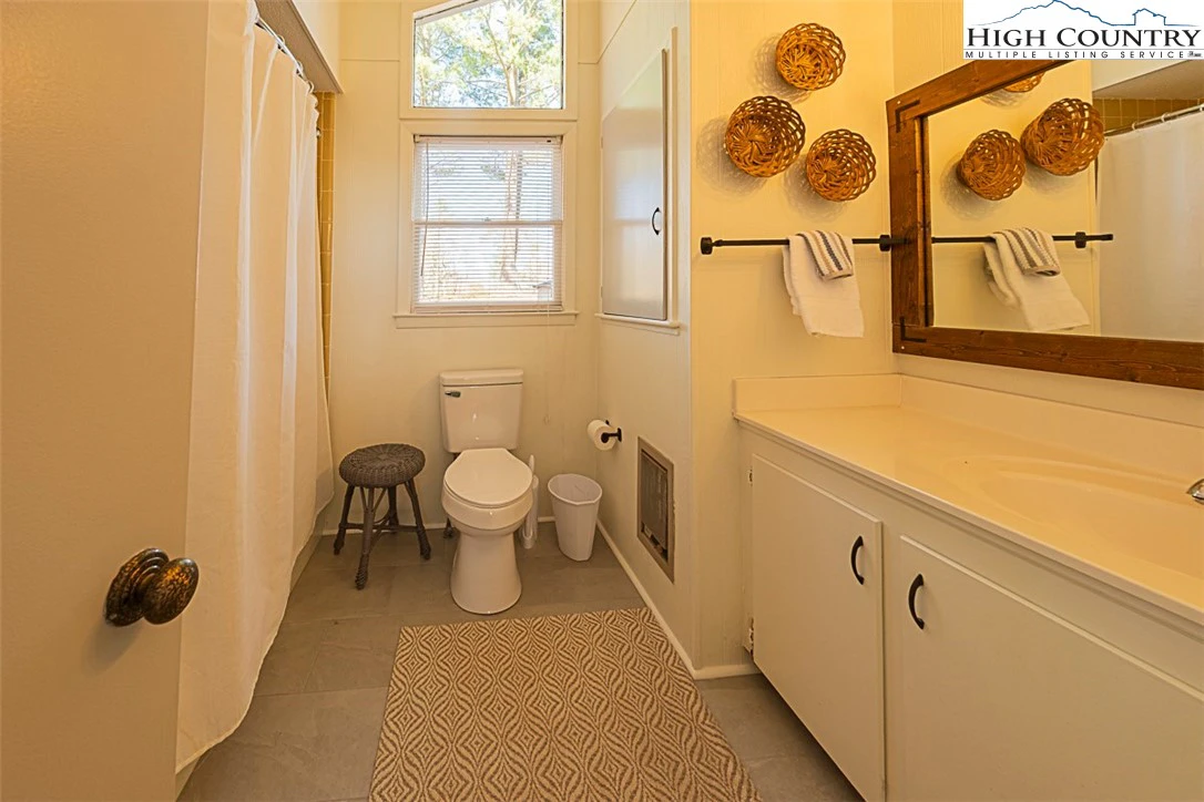 Image number 3 for the current listing