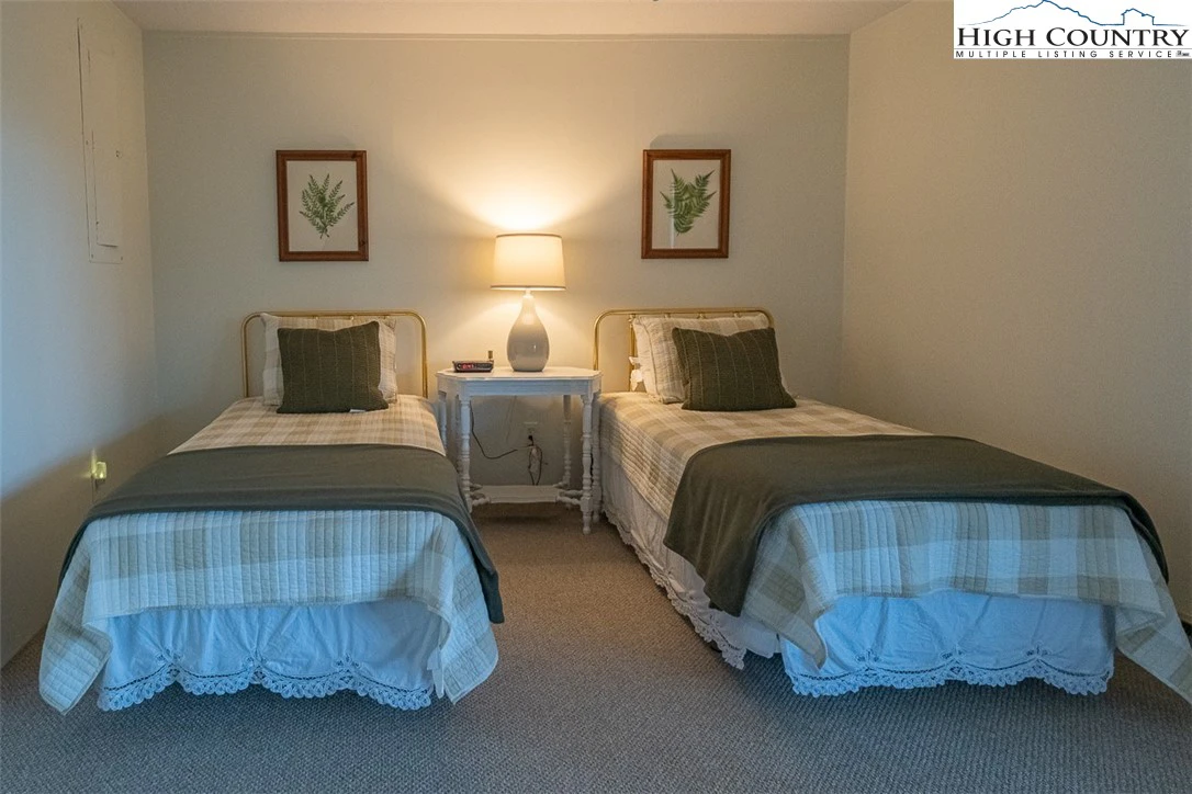 Image number 6 for the current listing
