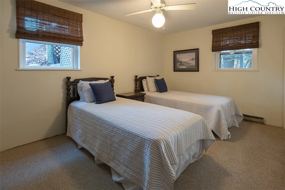 Image number 8 for the current listing