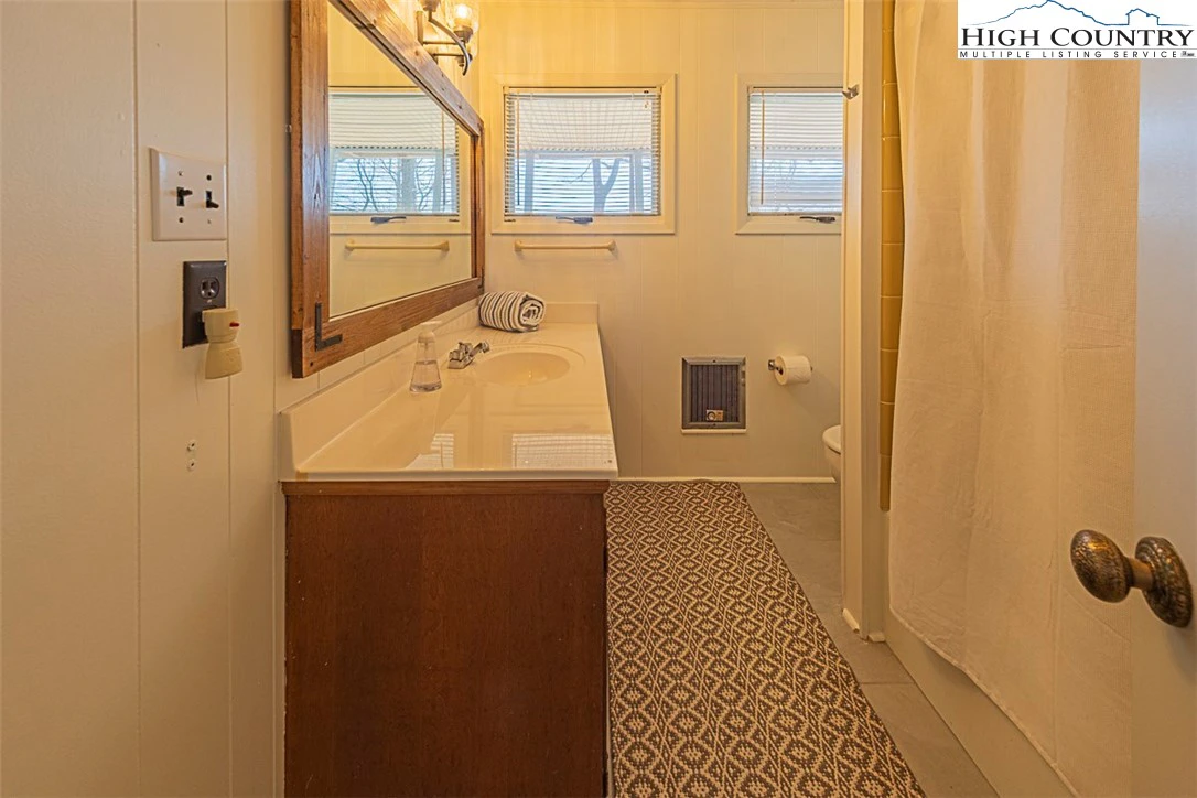 Image number 2 for the current listing
