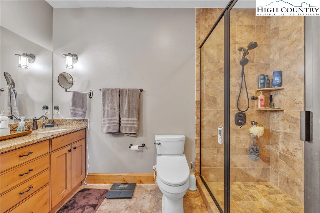 Image number 4 for the current listing