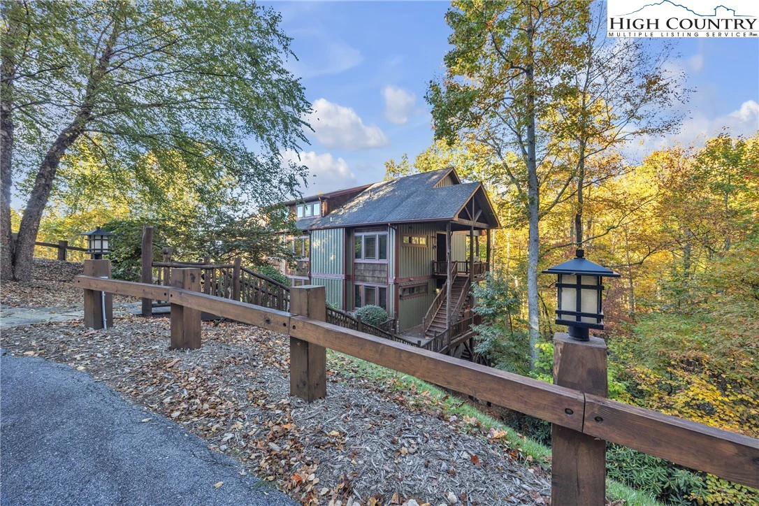 Image number 2 for the current listing