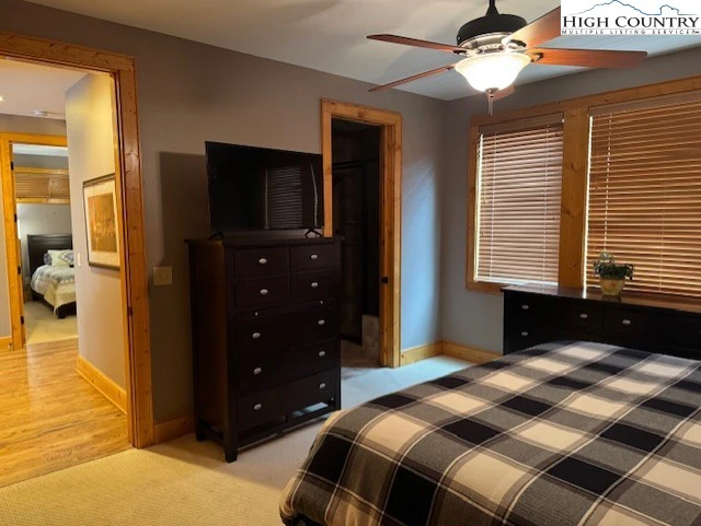 Image number 3 for the current listing