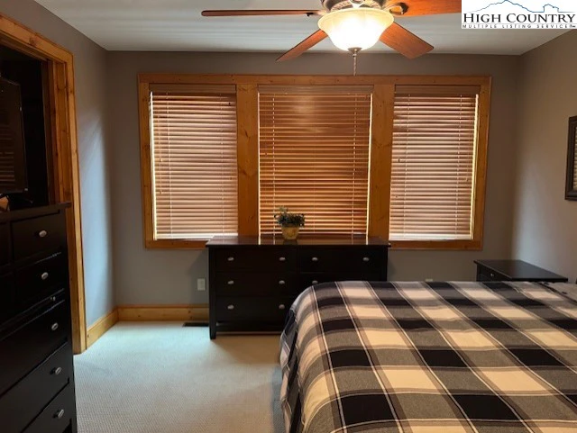 Image number 11 for the current listing