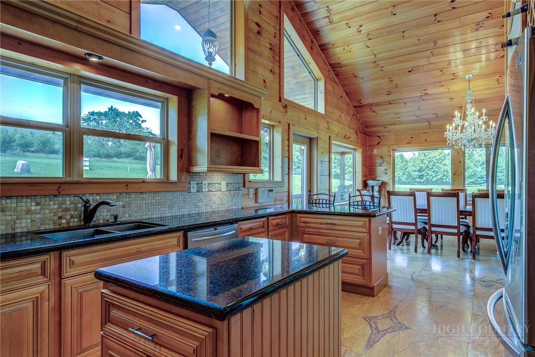 Image number 10 for the current listing
