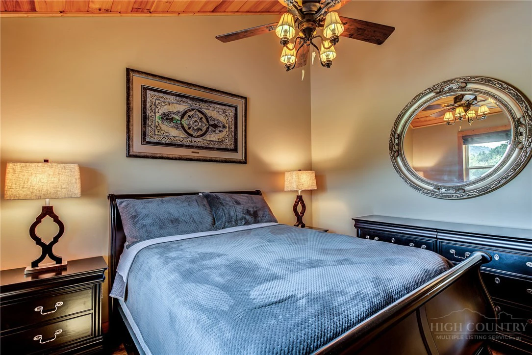 Image number 2 for the current listing