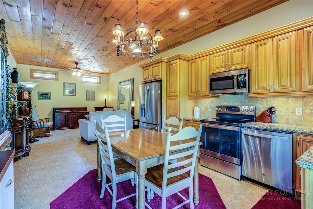 Image number 18 for the current listing