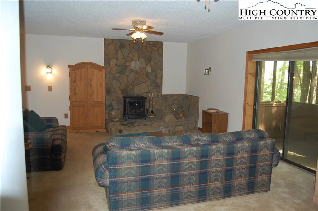 Image number 2 for the current listing