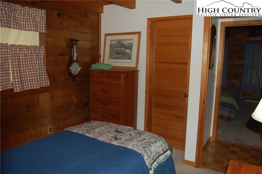 Image number 14 for the current listing