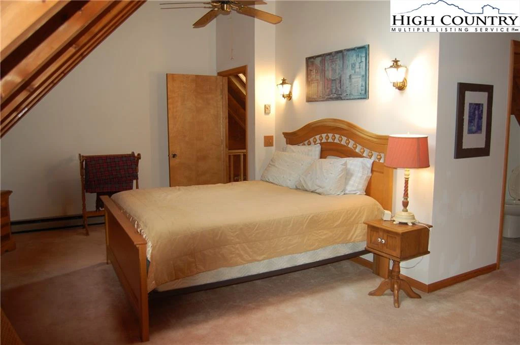 Image number 19 for the current listing